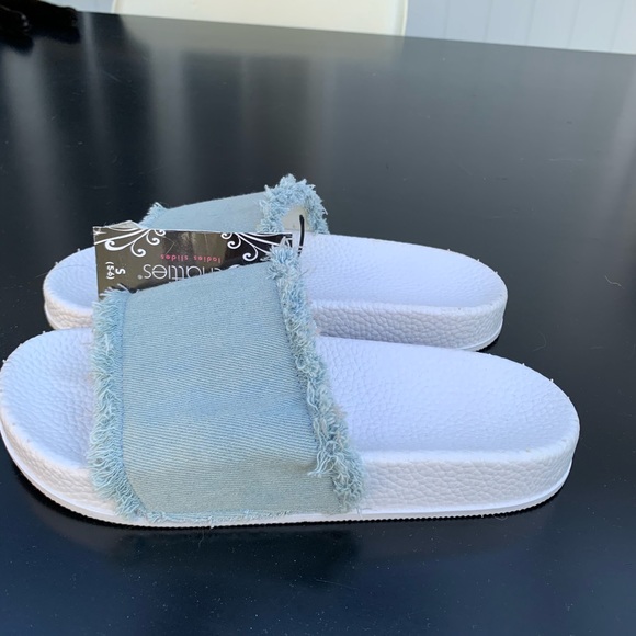 NWT Charities light denim white sole - Picture 5 of 7